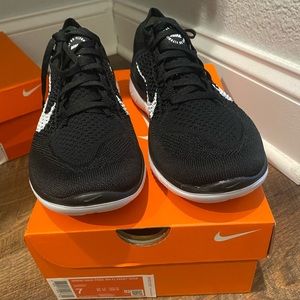 NWT Nike free run flyknit 2018